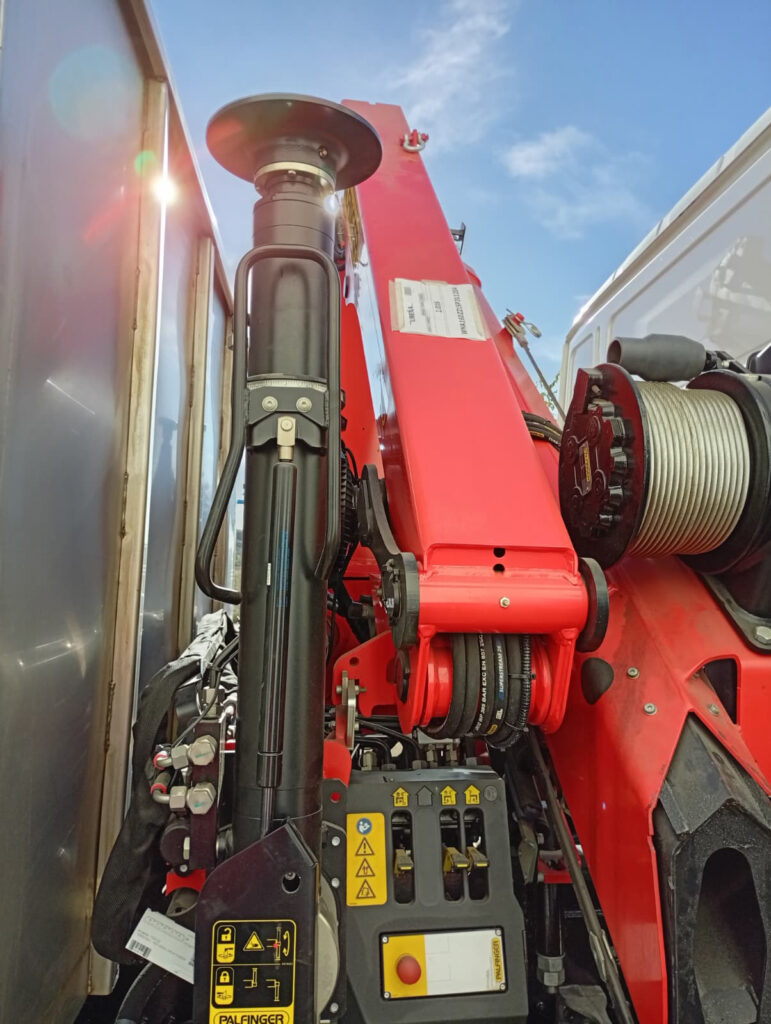 •	310214MUR00471 – Cofradía de Pescadores de Mazarrón
Adquisición de un camión, caja en acero inoxidable y grúa con halador
Objetivo: mejorar la operatividad portuaria y el mantenimiento de las artes de pesca para la flota de Mazarrón.
