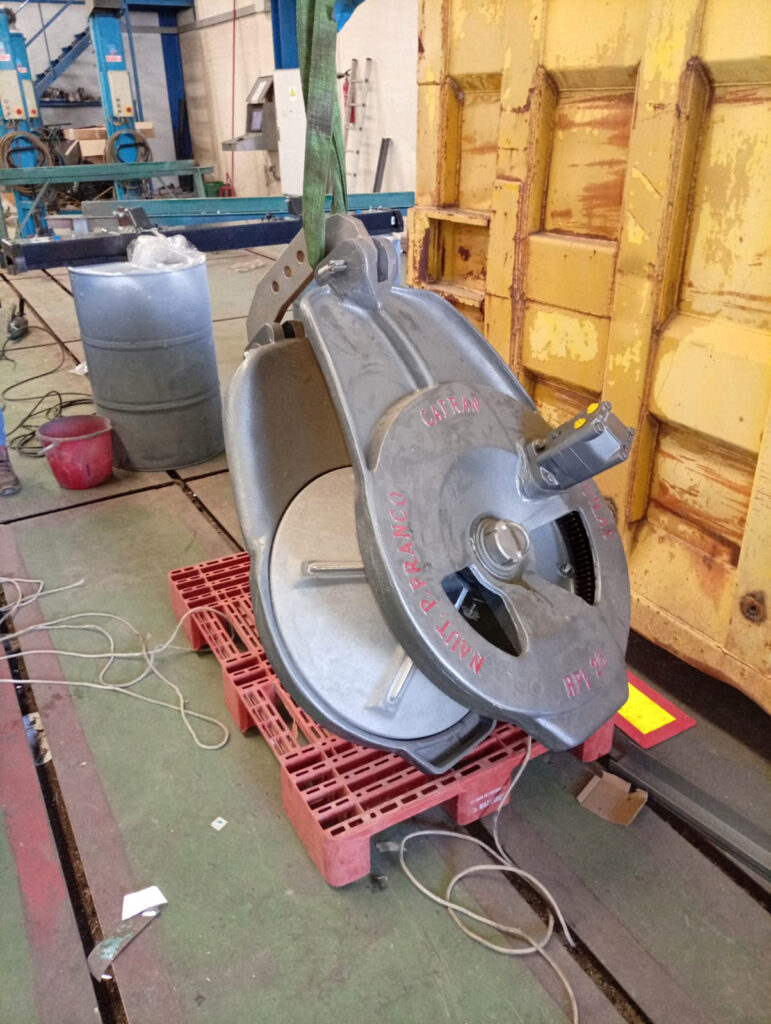 •	310214MUR00471 – Cofradía de Pescadores de Mazarrón
Adquisición de un camión, caja en acero inoxidable y grúa con halador
Objetivo: mejorar la operatividad portuaria y el mantenimiento de las artes de pesca para la flota de Mazarrón.
